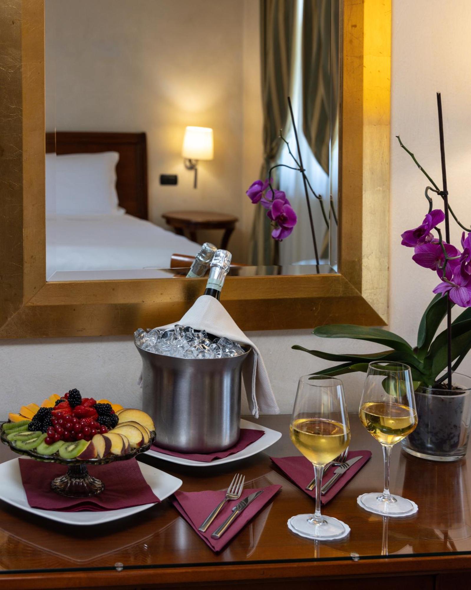 Best Western Plus Hotel Le Rondini San Francesco al Campo Kültér fotó
